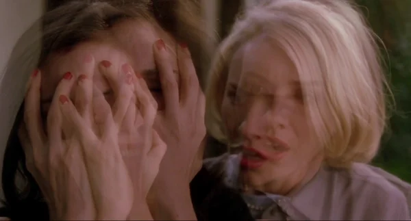 Imagen destacada: Mulholland Drive: tantas conversaciones y tanto silencio.